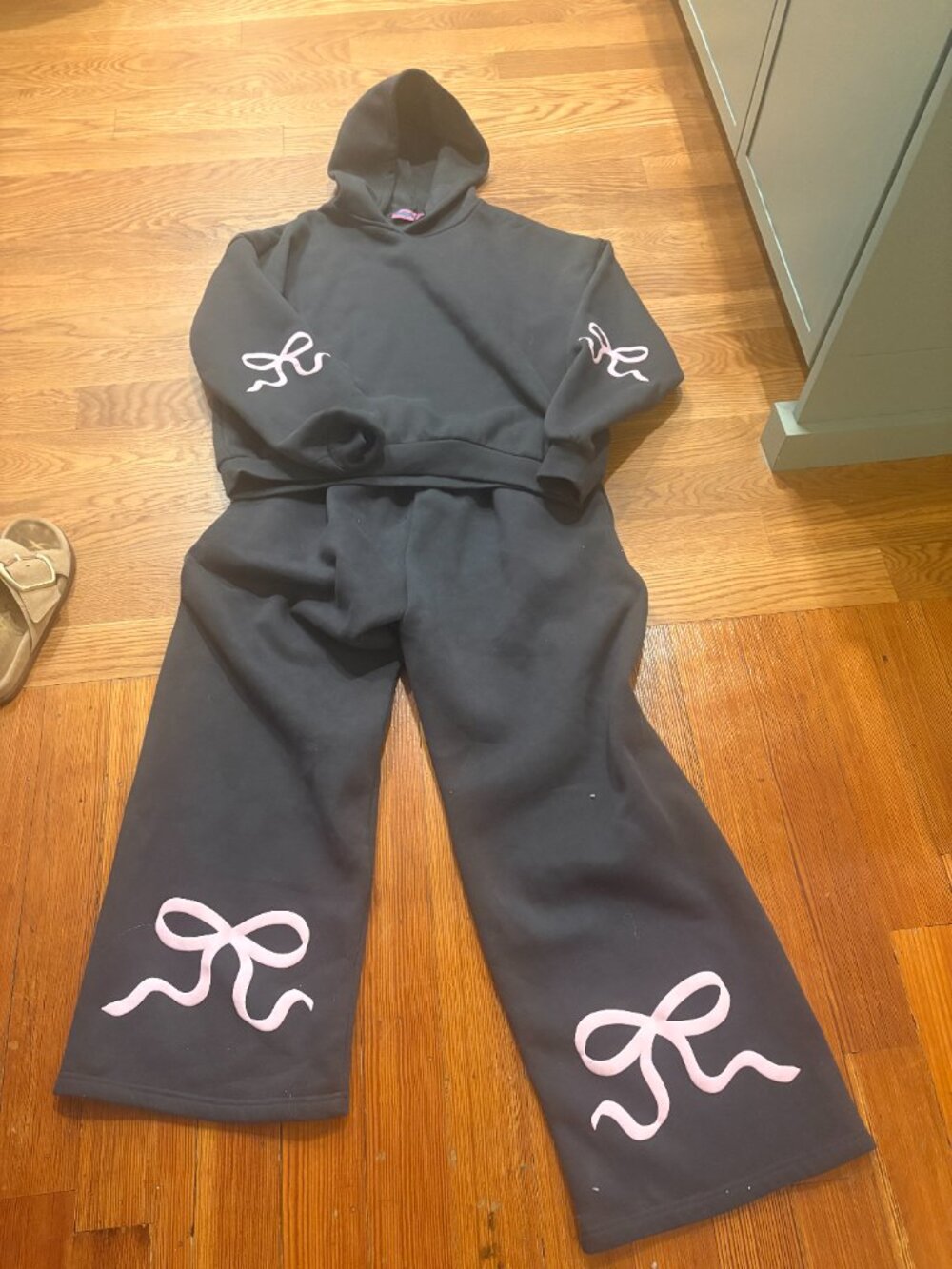 NEW Edikted Sweatshirt and Sweatpants Set Size L
